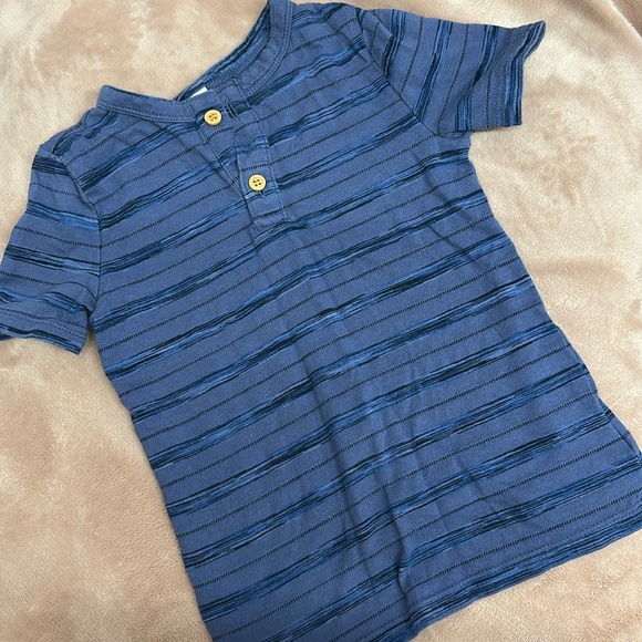 Boys Old Navy Tee - Picture 1 of 3